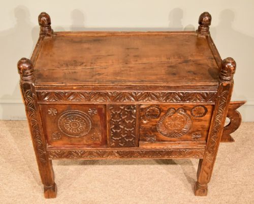 19TH CENTURY DOWRY CHEST CUPBOARD - ADDITIONAL PHOTO 3