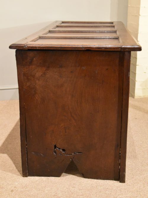 17TH CENTURY LARGE OAK COFFER - ADDITIONAL PHOTO 7