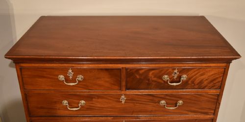 TALL MAHOGANY GEORGE III CHEST OF DRAWERS - ADDITIONAL PHOTO 1