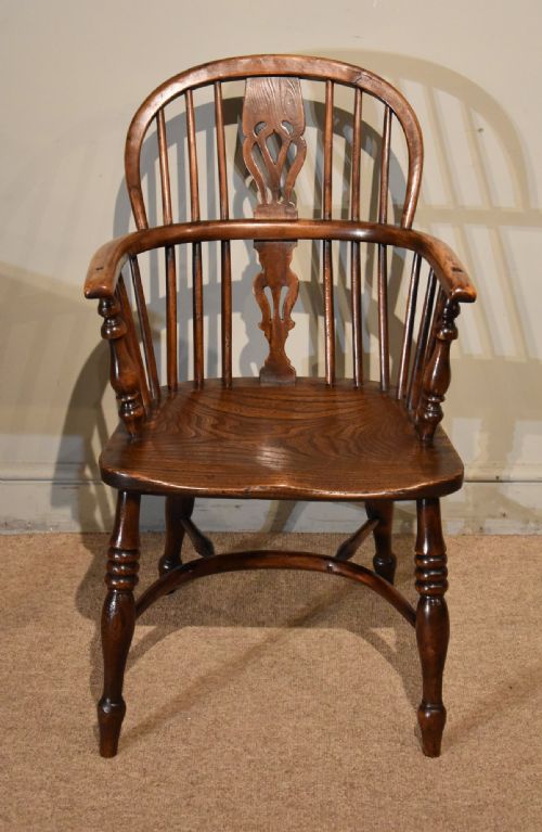 early 19th century yew wood windsor armchair - CATEGORY: ANTIQUE CHAIRS - DATED 19TH CENTURY