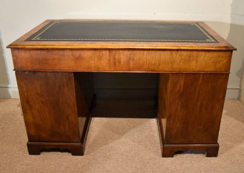 19TH CENTURY VICTORIAN BURR WALNUT PEDESTAL DESK - ADDITIONAL PHOTO 4