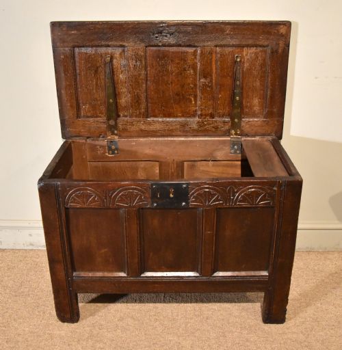 17TH CENTURY SMALL OAK COFFER - ADDITIONAL PHOTO 1
