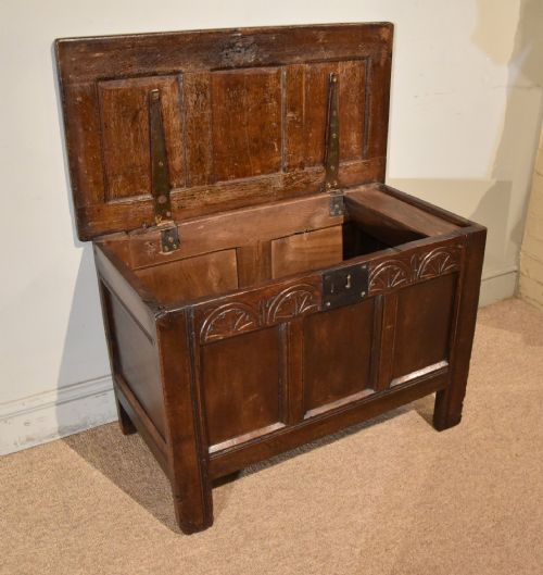 17TH CENTURY SMALL OAK COFFER - ADDITIONAL PHOTO 2