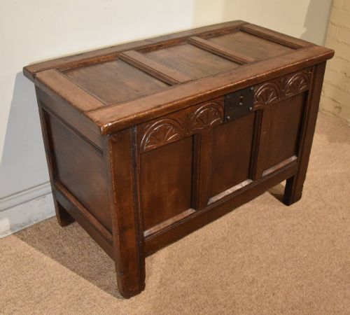 17TH CENTURY SMALL OAK COFFER - ADDITIONAL PHOTO 3