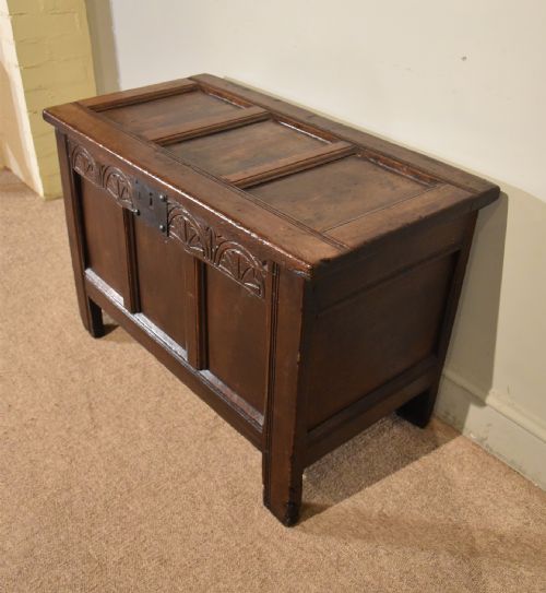 17TH CENTURY SMALL OAK COFFER - ADDITIONAL PHOTO 5
