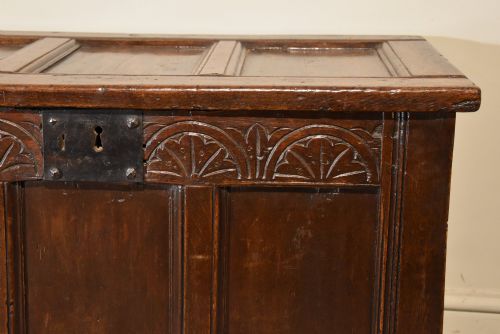17TH CENTURY SMALL OAK COFFER - ADDITIONAL PHOTO 7