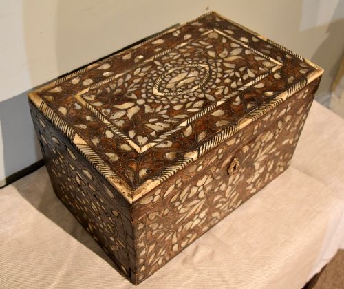 19TH CENTURY MOTHER OF PEARL CASKET BOX - ADDITIONAL PHOTO 2