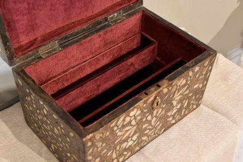 19TH CENTURY MOTHER OF PEARL CASKET BOX - ADDITIONAL PHOTO 4