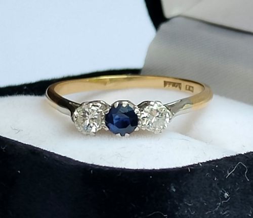 art deco 18ct gold sapphire diamond trilogy ring uk r - CATEGORY: ANTIQUE JEWELLERY - DATED 1910