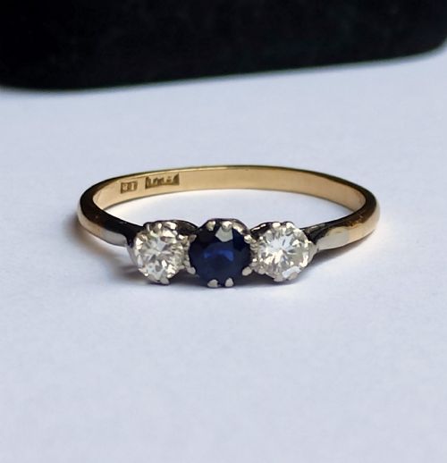 ART DECO 18CT GOLD SAPPHIRE DIAMOND TRILOGY RING UK R - ADDITIONAL PHOTO 6