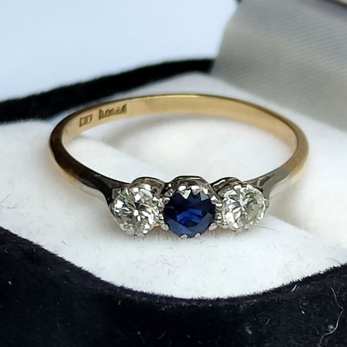 ART DECO 18CT GOLD SAPPHIRE DIAMOND TRILOGY RING UK R - ADDITIONAL PHOTO 7