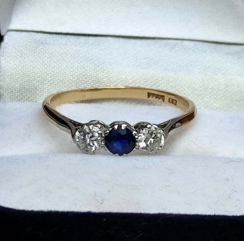 ART DECO 18CT GOLD SAPPHIRE DIAMOND TRILOGY RING UK R - ADDITIONAL PHOTO 8