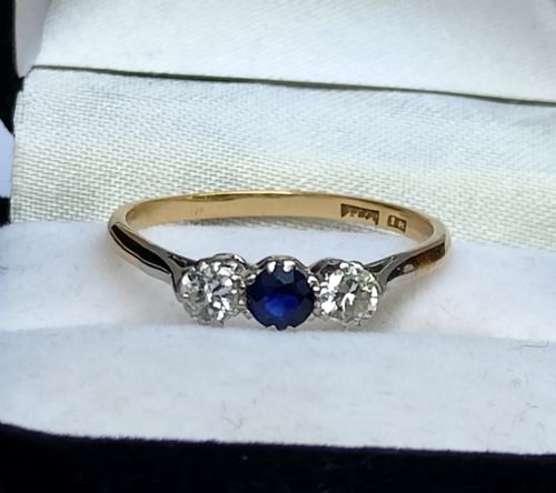 ART DECO 18CT GOLD SAPPHIRE DIAMOND TRILOGY RING UK R - ADDITIONAL PHOTO 10