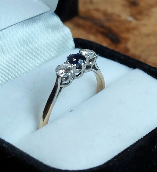 ART DECO 18CT GOLD SAPPHIRE DIAMOND TRILOGY RING UK R - ADDITIONAL PHOTO 12