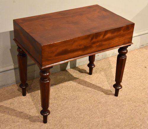 19TH CENTURY MAHOGANY COFFEE TABLE - ADDITIONAL PHOTO 1