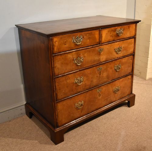 18TH CENTURY WALNUT VENEERED CHEST OF DRAWERS - ADDITIONAL PHOTO 4