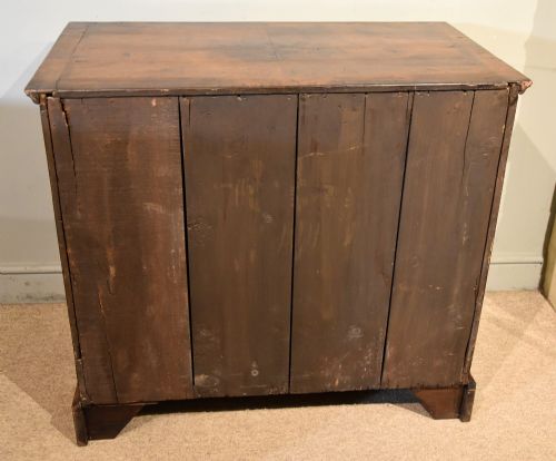 18TH CENTURY WALNUT VENEERED CHEST OF DRAWERS - ADDITIONAL PHOTO 6