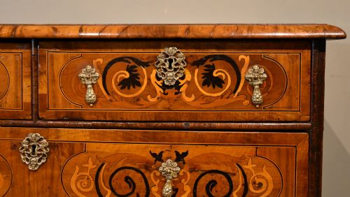 WILLIAM AND MARY WALNUT MARQUETRY CHEST OF DRAWERS - ADDITIONAL PHOTO 2