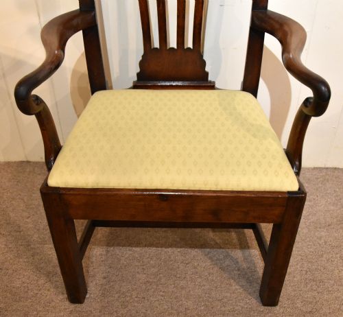 18TH CENTURY WALNUT ARMCHAIR - ADDITIONAL PHOTO 4