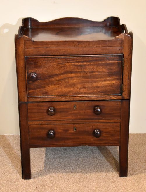 george iii mahogany bedside cupboard - CATEGORY: ANTIQUE CUPBOARDS - DATED GEORGIAN