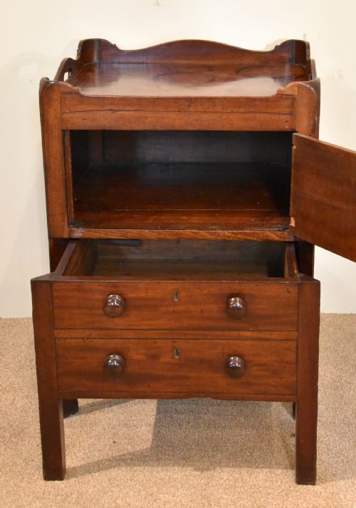 GEORGE III MAHOGANY BEDSIDE CUPBOARD - ADDITIONAL PHOTO 1