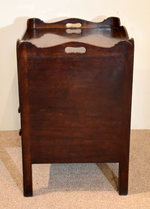 GEORGE III MAHOGANY BEDSIDE CUPBOARD - ADDITIONAL PHOTO 2
