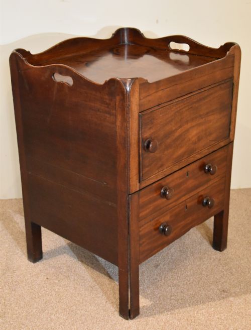 GEORGE III MAHOGANY BEDSIDE CUPBOARD - ADDITIONAL PHOTO 3