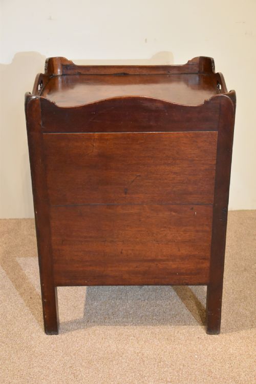 GEORGE III MAHOGANY BEDSIDE CUPBOARD - ADDITIONAL PHOTO 4