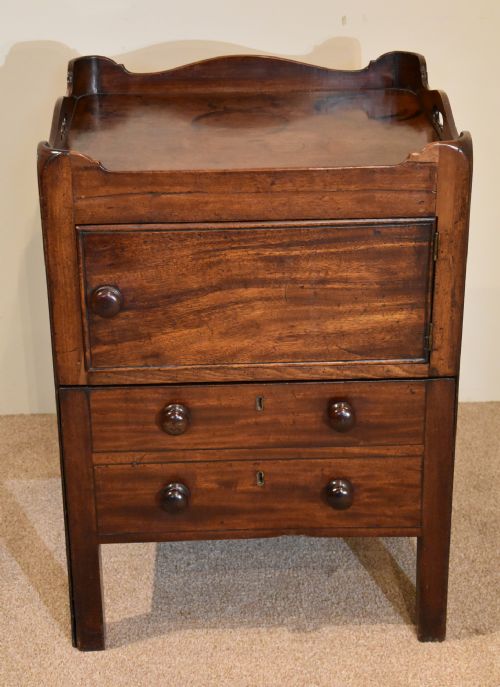 GEORGE III MAHOGANY BEDSIDE CUPBOARD - ADDITIONAL PHOTO 6