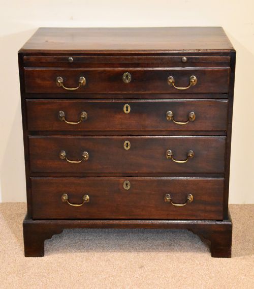 18th century mahogany chest of drawers - CATEGORY: ANTIQUE CHEST OF DRAWERS - DATED 18TH CENTURY