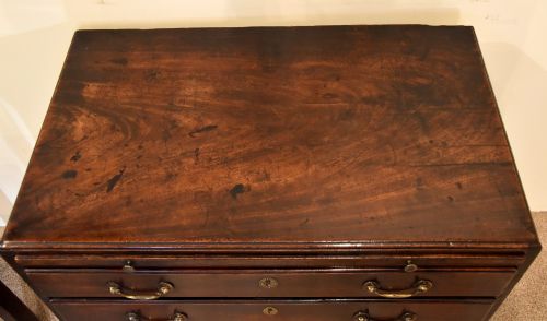18TH CENTURY MAHOGANY CHEST OF DRAWERS - ADDITIONAL PHOTO 9