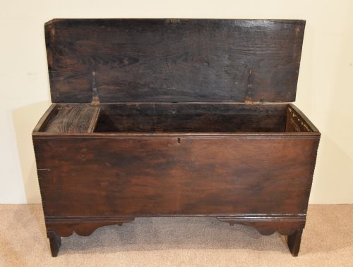 17TH CENTURY OAK PLANK COFFER WEAPONS CHEST - ADDITIONAL PHOTO 1