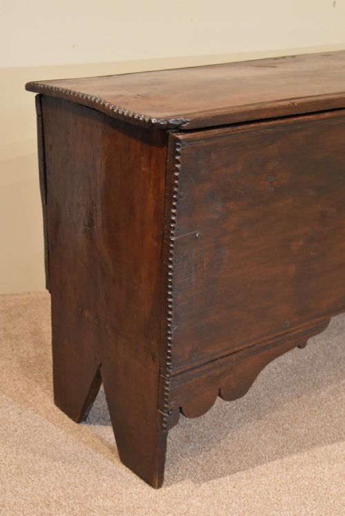 17TH CENTURY OAK PLANK COFFER WEAPONS CHEST - ADDITIONAL PHOTO 5
