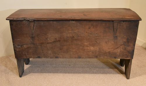 17TH CENTURY OAK PLANK COFFER WEAPONS CHEST - ADDITIONAL PHOTO 6
