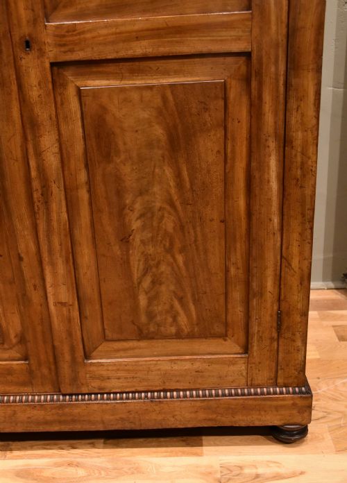 19TH CENTURY CONTINENTAL MAHOGANY CUPBOARD WARDROBE - ADDITIONAL PHOTO 5