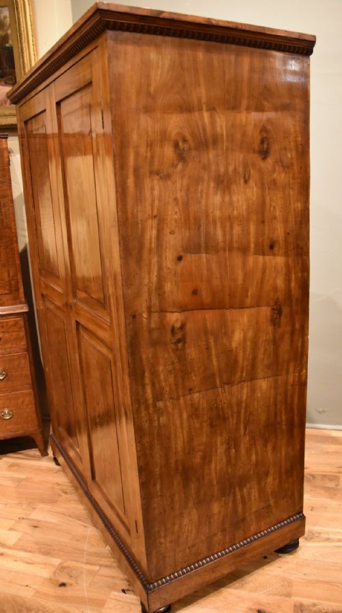 19TH CENTURY CONTINENTAL MAHOGANY CUPBOARD WARDROBE - ADDITIONAL PHOTO 7