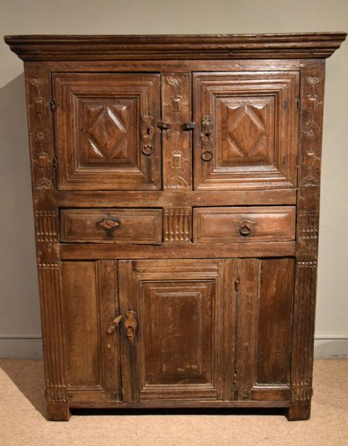 17th century spanish oak cupboard - CATEGORY: ANTIQUE CUPBOARDS - DATED 19TH CENTURY
