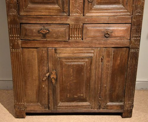 17TH CENTURY SPANISH OAK CUPBOARD - ADDITIONAL PHOTO 2