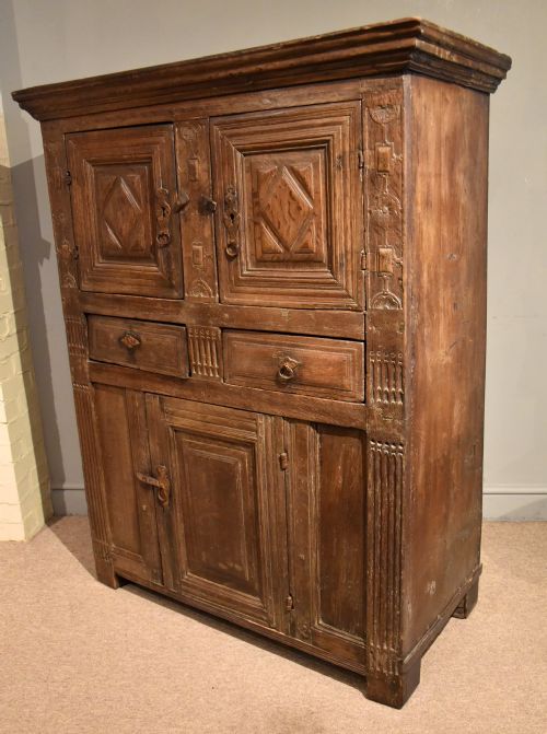 17TH CENTURY SPANISH OAK CUPBOARD - ADDITIONAL PHOTO 3