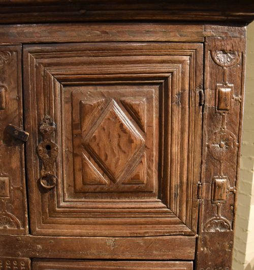 17TH CENTURY SPANISH OAK CUPBOARD - ADDITIONAL PHOTO 5