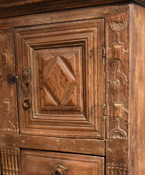 17TH CENTURY SPANISH OAK CUPBOARD - ADDITIONAL PHOTO 7