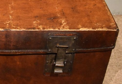 EARLY 20TH CENTURY VELUM TRUNK - ADDITIONAL PHOTO 1
