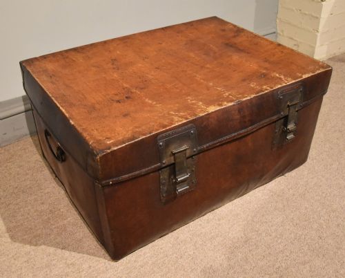 EARLY 20TH CENTURY VELUM TRUNK - ADDITIONAL PHOTO 3