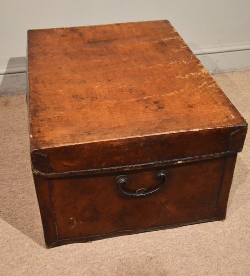 EARLY 20TH CENTURY VELUM TRUNK - ADDITIONAL PHOTO 4