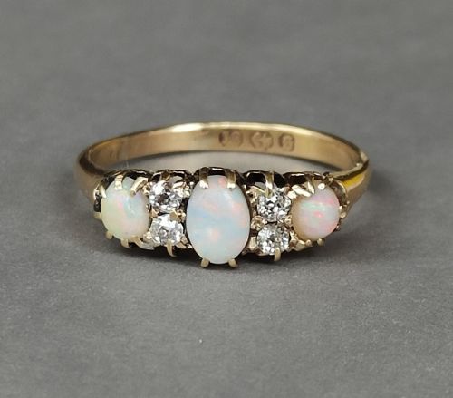 lovely victorian 18ct gold opal and diamond ring - CATEGORY: ANTIQUE JEWELLERY - DATED VICTORIAN