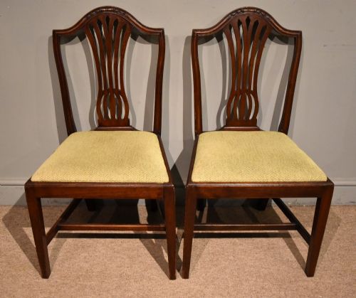 PAIR OF GEORGE III HEPPLEWHITE MAHOGANY SIDE CHAIRS - ADDITIONAL PHOTO 1