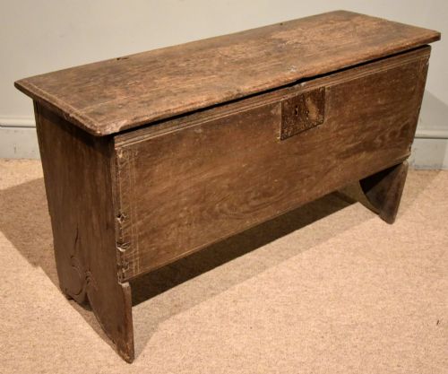 LATE 17TH CENTURY SMALL OAK SIX PLANK COFFER - ADDITIONAL PHOTO 2