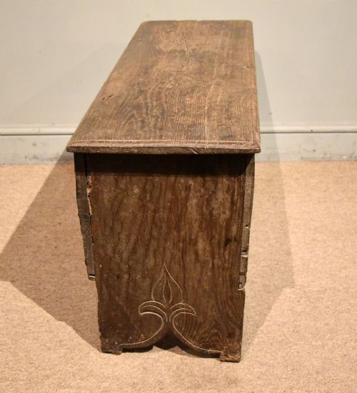 LATE 17TH CENTURY SMALL OAK SIX PLANK COFFER - ADDITIONAL PHOTO 3