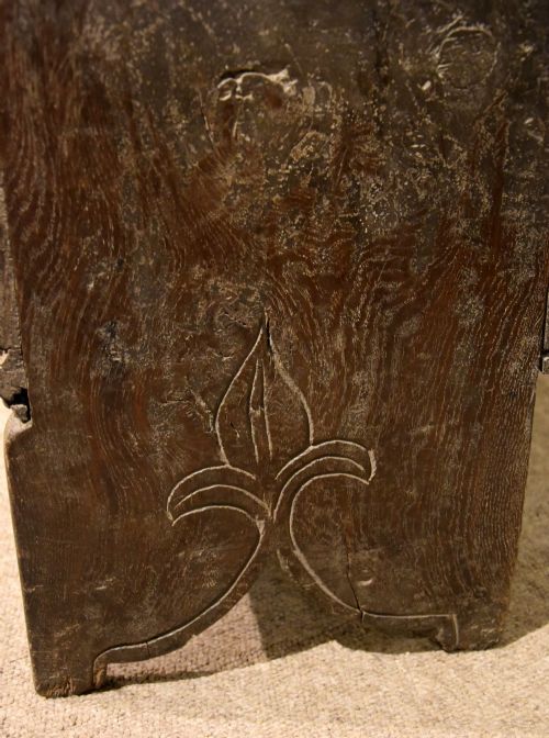 LATE 17TH CENTURY SMALL OAK SIX PLANK COFFER - ADDITIONAL PHOTO 5