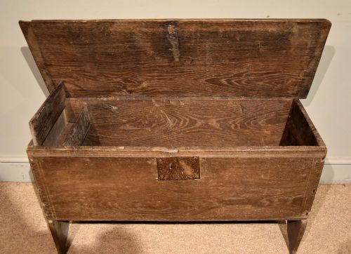 LATE 17TH CENTURY SMALL OAK SIX PLANK COFFER - ADDITIONAL PHOTO 6